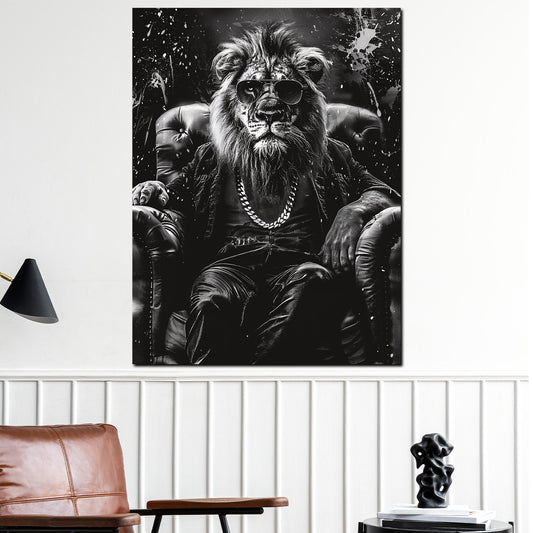 Wandbild Löwe mit Sonnenbrille im Sessel Schwarz Weiß modern