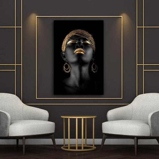 Wandbild afrikanische Frau Face Art mit goldenen Akzenten und schwarzem Hintergrund