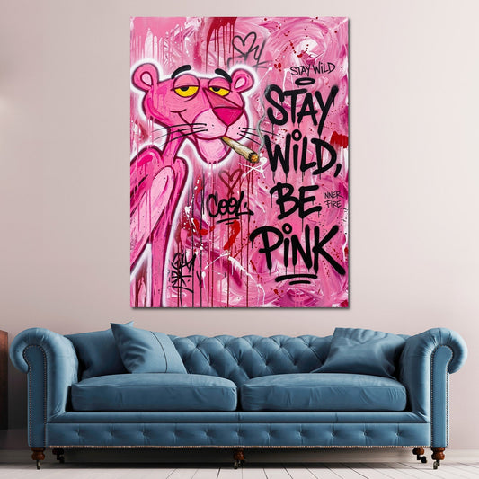 Rosa Panther mit Stay Wild Schriftzug Graffiti Wandbild