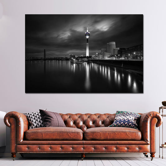 Rheinturm Düsseldorf schwarz weiß Wahrzeichen bei Nacht Wandbild