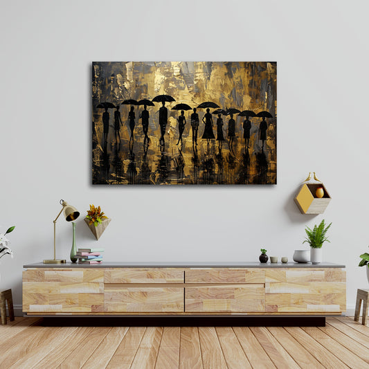 Abstraktes Wandbild in Gold über einem Sofa im Wohnraum