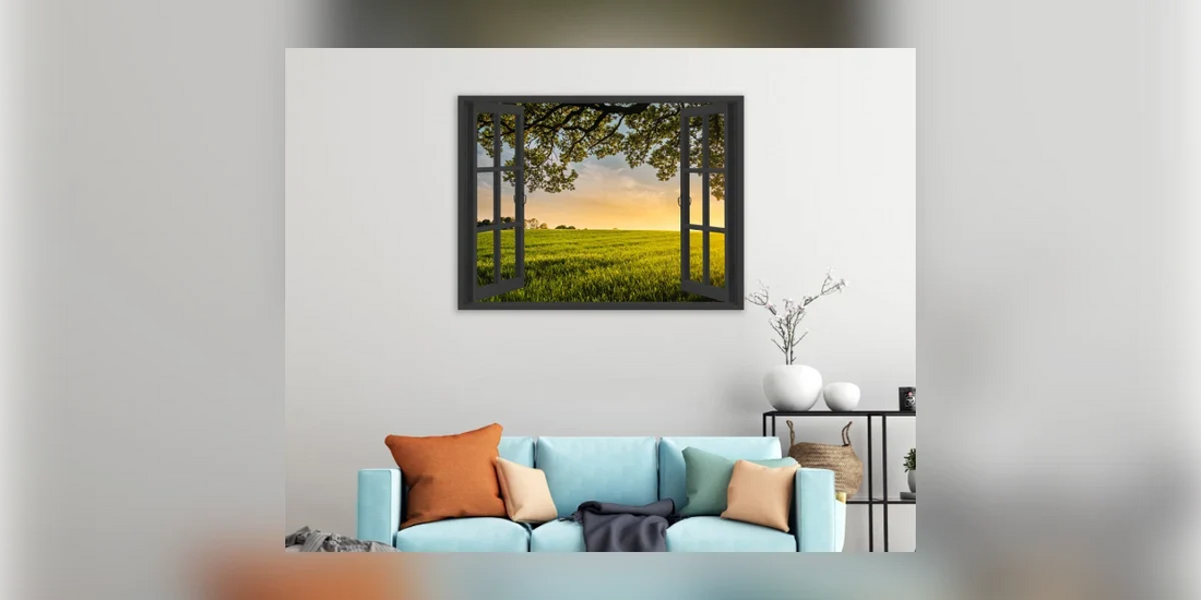 Wandbild mit gemaltem Fensterblick auf eine Wiese über einem hellblauen Sofa