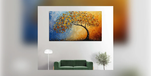 Abstraktes Wandbild eines Baums in Herbstfarben über einem grünen Sofa (Raumvisualisierung)