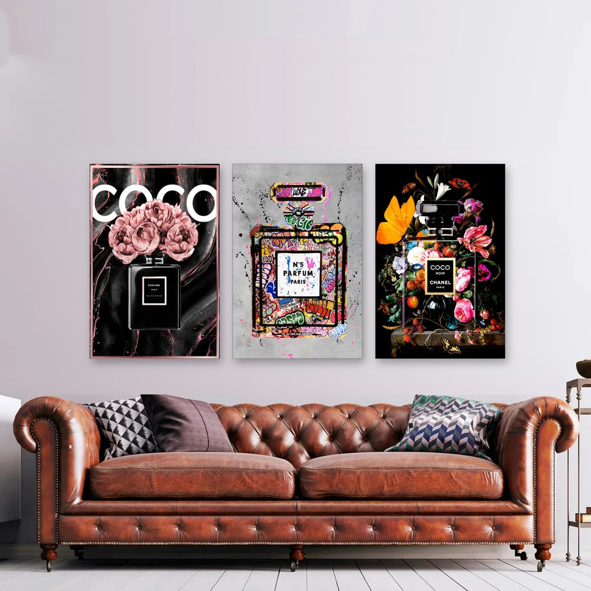 3er-Set Parfüm Pop Art nebeneinander im Wohnzimmer