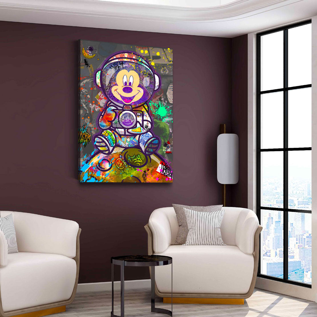 Street Art Comic Maus Astronaut Wandbild Wohnbeispiel