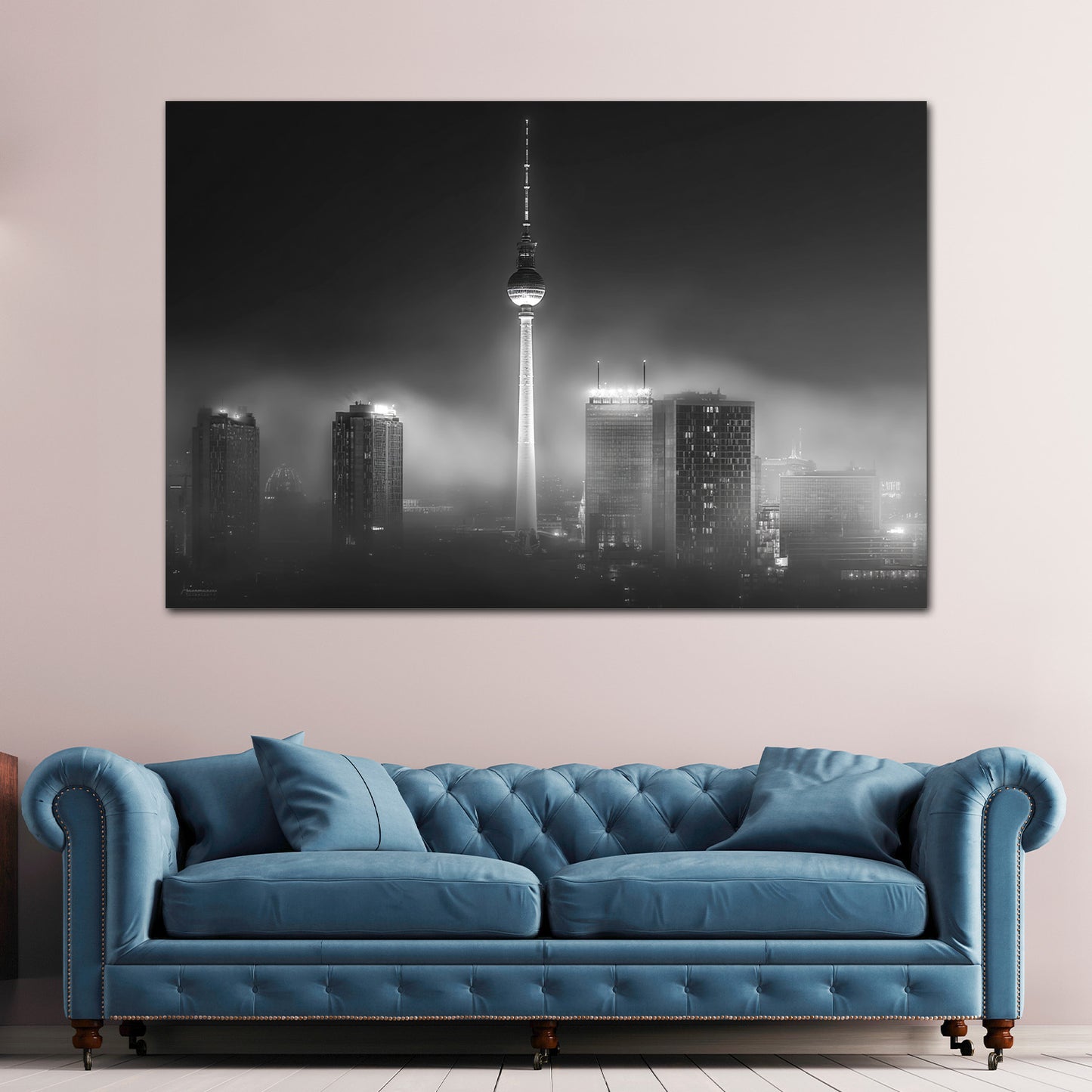 Berliner Fernsehturm schwarz weiß Skyline im Nebel Wandbild