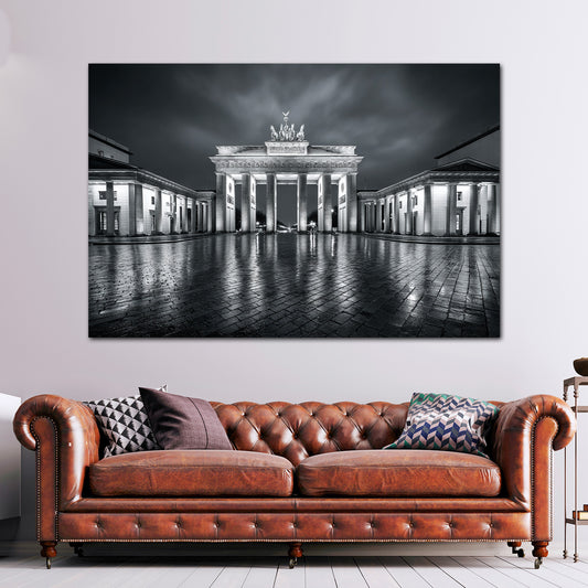 Brandenburger Tor Berlin schwarz weiß Regen Spiegelung Wandbild