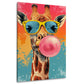 Giraffe mit dunklem Design Brille und Kaugummi Wandbild