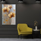 Goldene Blumen in kräftigen Farbtönen als Wandbild