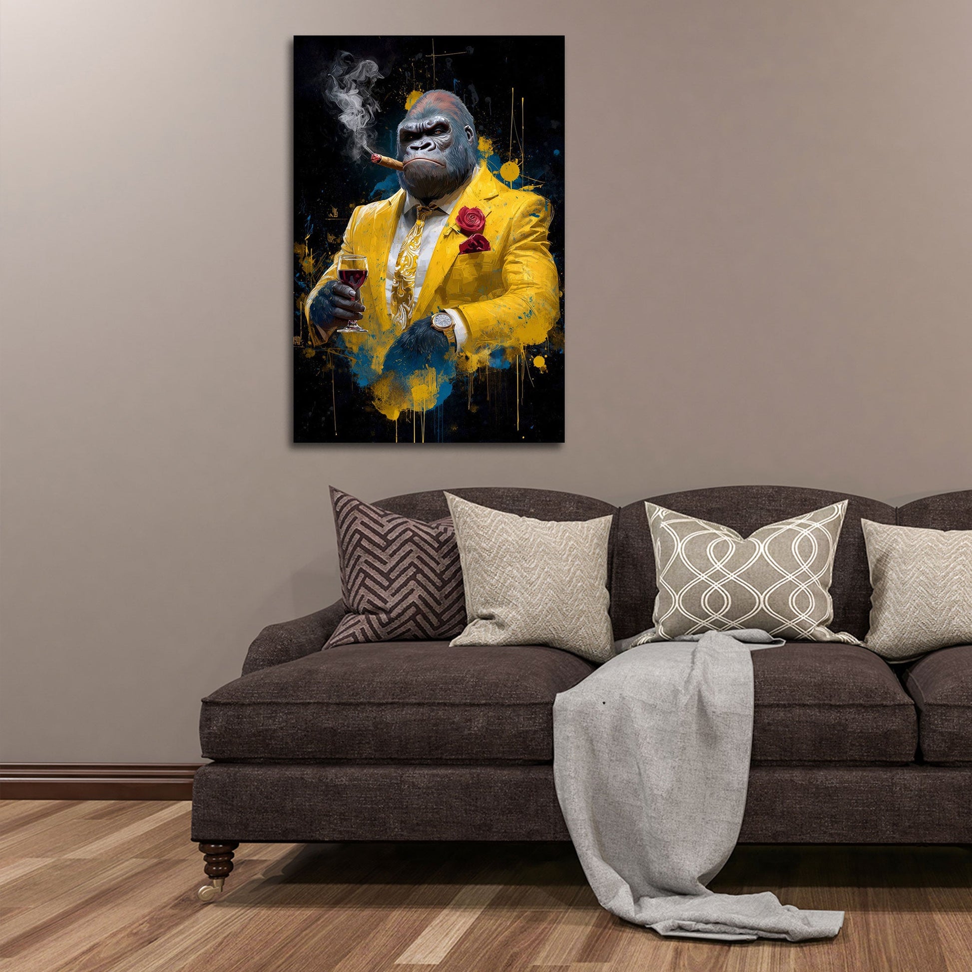 Gorilla im goldfarbenen Anzug mit Wein und Zigarre Wandbild