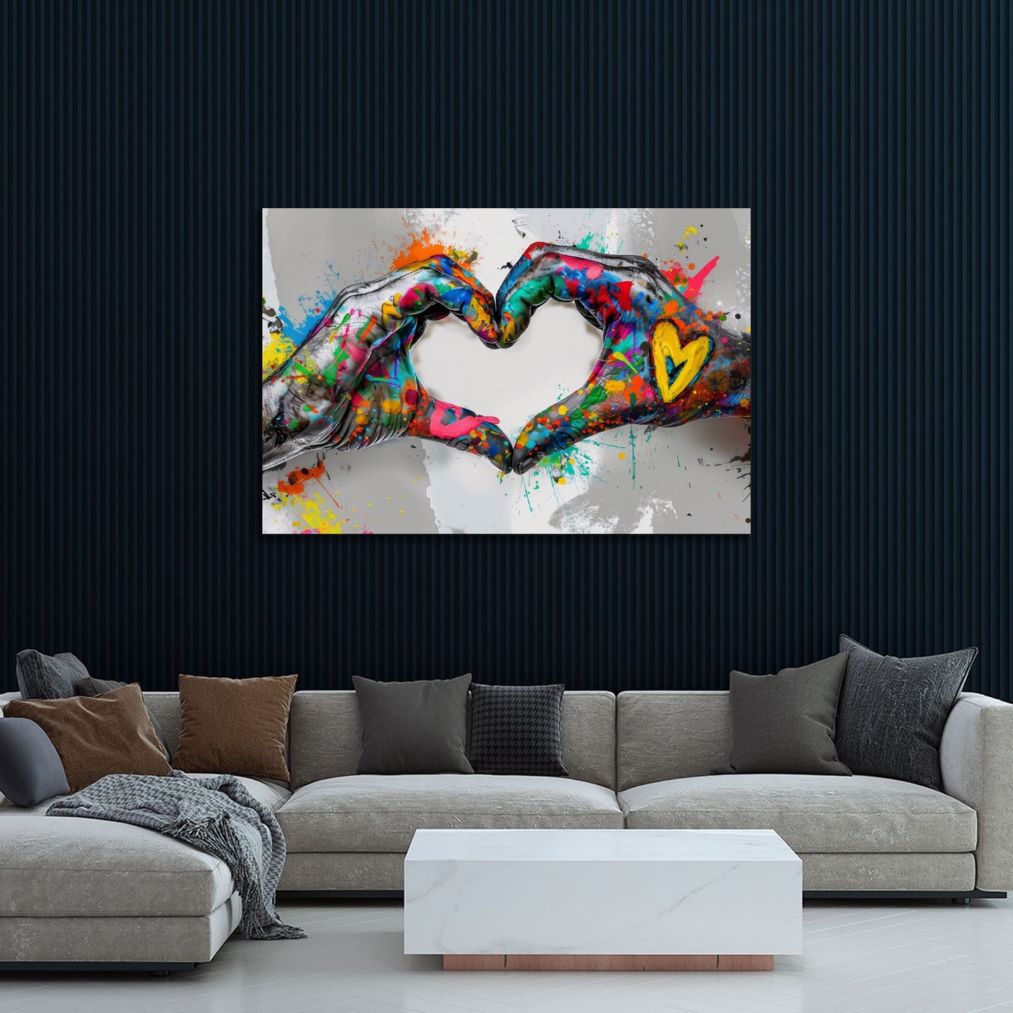 Hände formen ein Herz in leuchtender Pop Art Wandbild