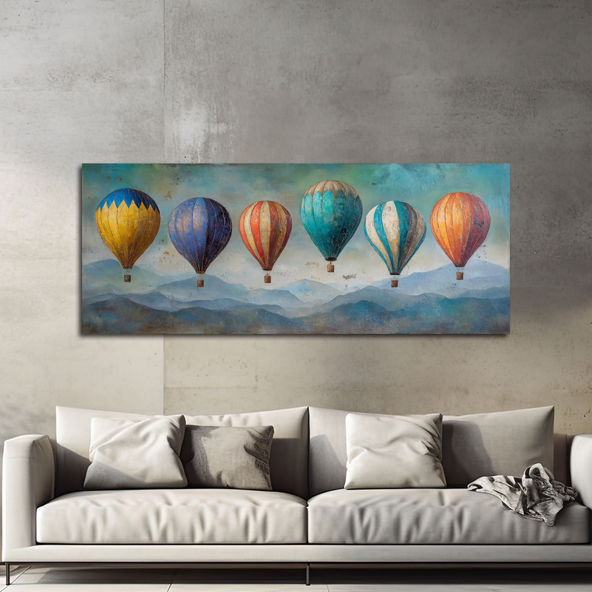 Panorama Wandbild mit Heißluftballons über einem Sofa im Wohnraum