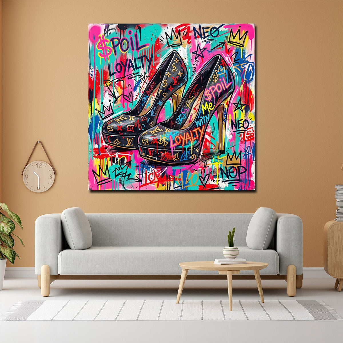 High Heels Spoil Me Pop Art Wandbild an der Wand im Raum