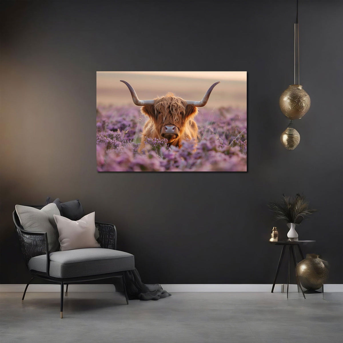 Hochlandrind Wandbild über einem Sofa im Wohnraum