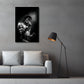 King of Pop live mit Lichtkegel in Schwarz-Weiß Wandbild