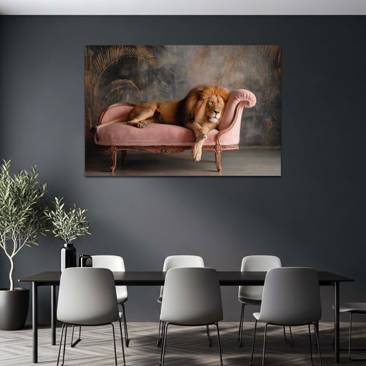 Löwe auf Rosa Samt Sofa Schlafend Eleganz Wandbild