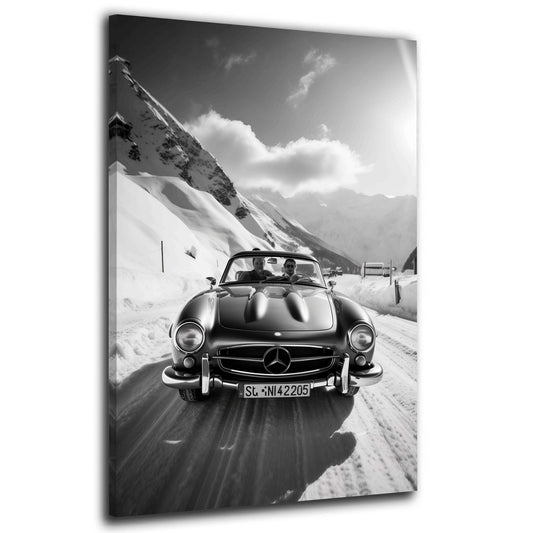 Oldtimer Cabrio in Alpen mit Schnee schwarz weiß Wandbild