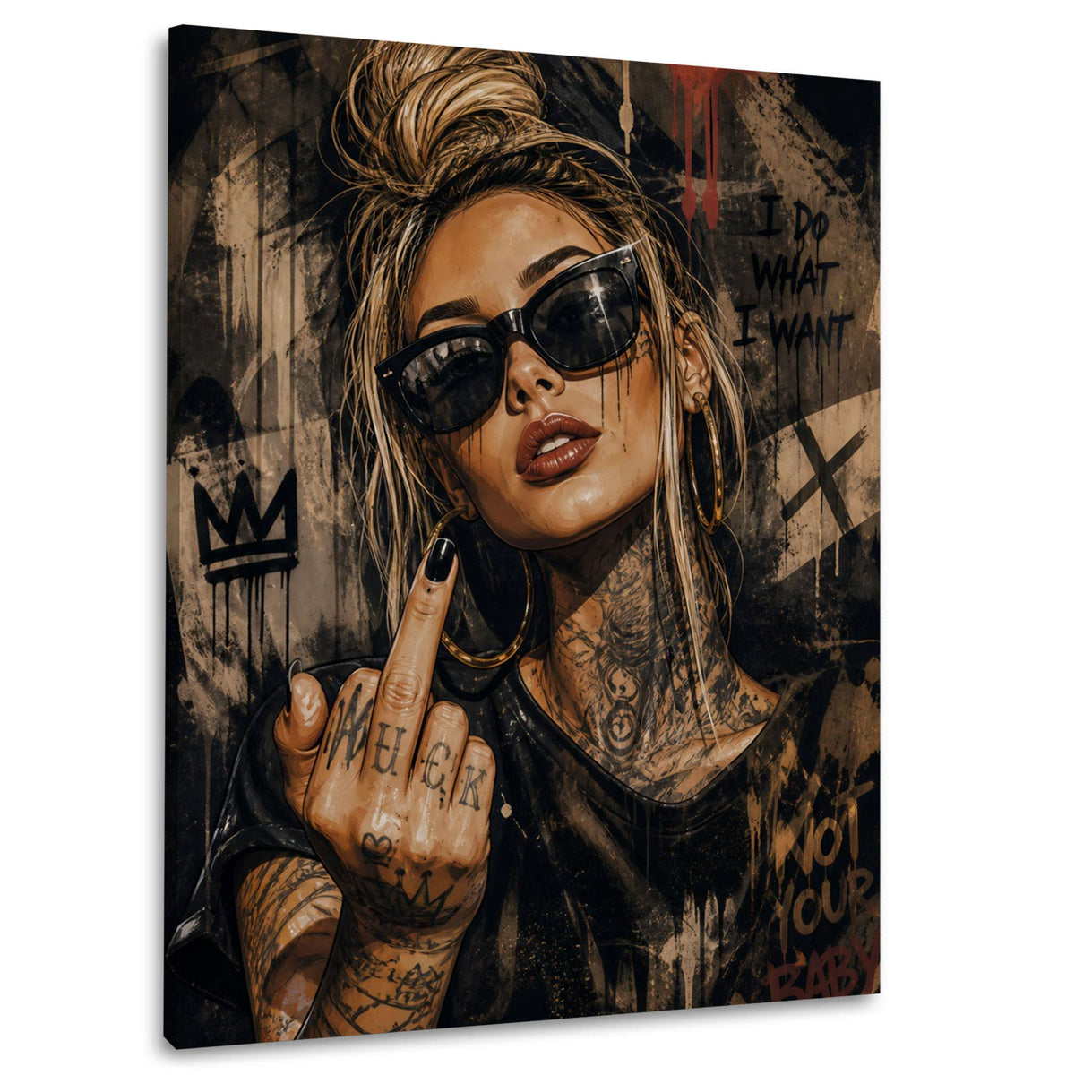 Rebellische Frau mit Sonnenbrille und Tattoos Wandbild