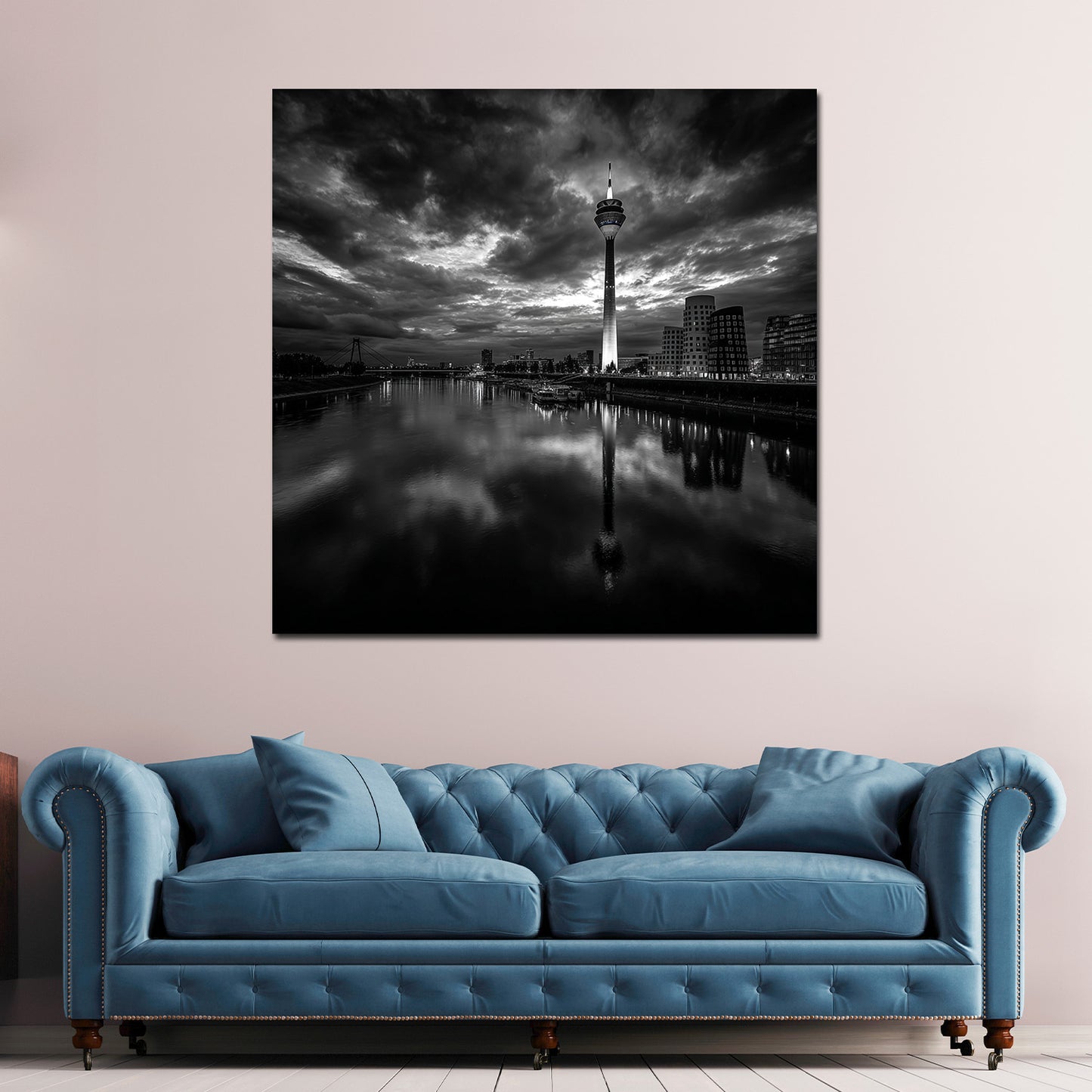 Rheinturm Düsseldorf schwarz weiß dramatischer Himmel Wandbild