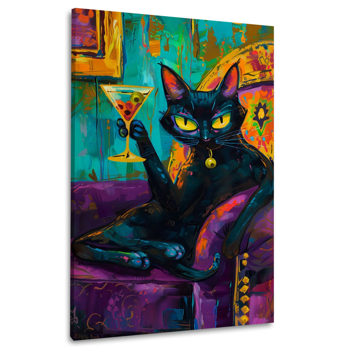 Schwarze Katze mit Cocktail auf lila Sofa Wandbild im Hochformat