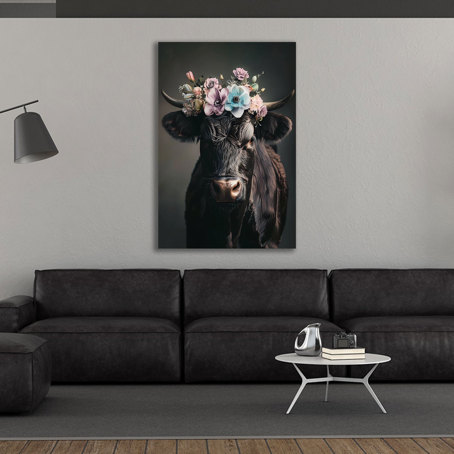 Schwarze Kuh mit Blumenkranz Wandbild