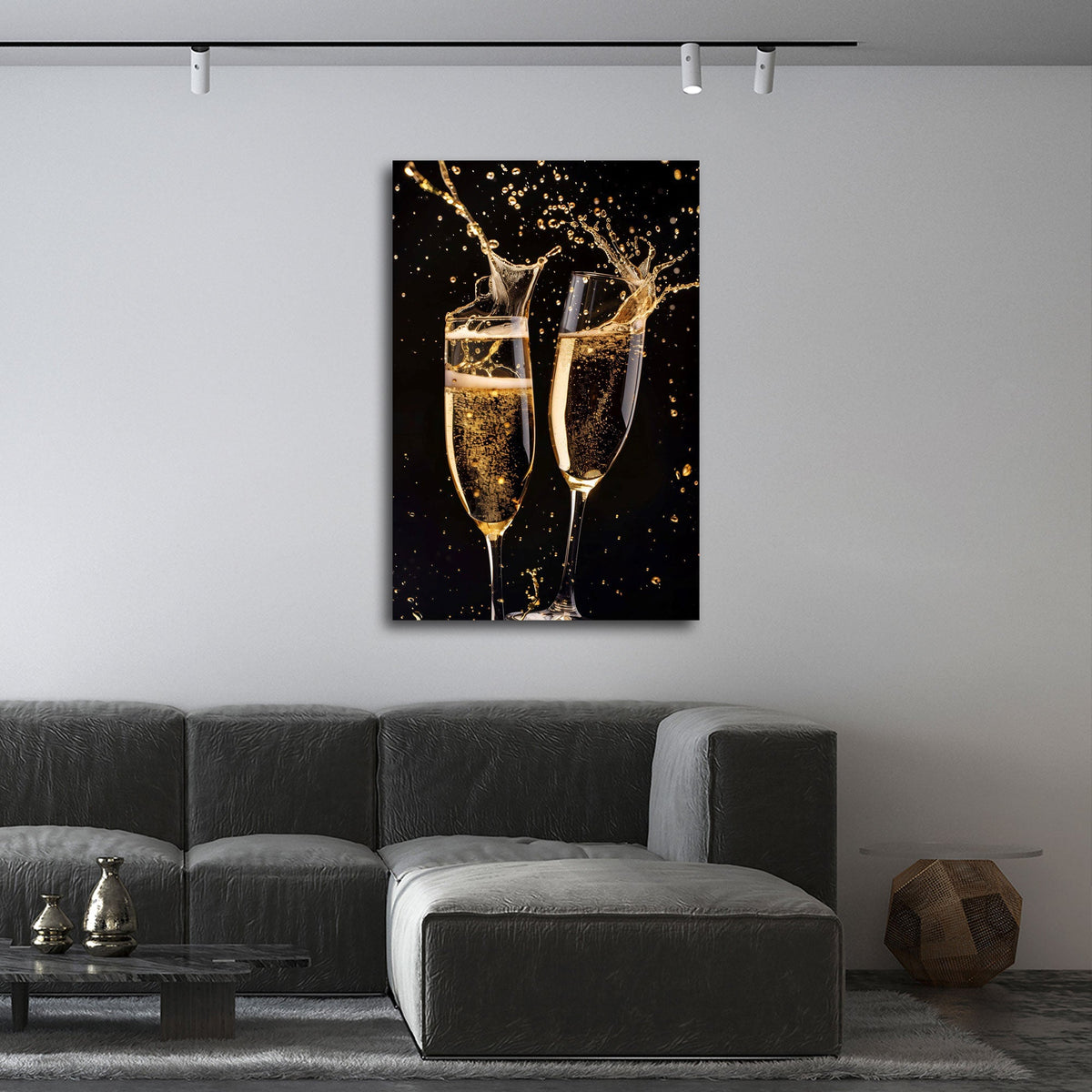 Sekt Wandbild über einem Sofa im Wohnraum